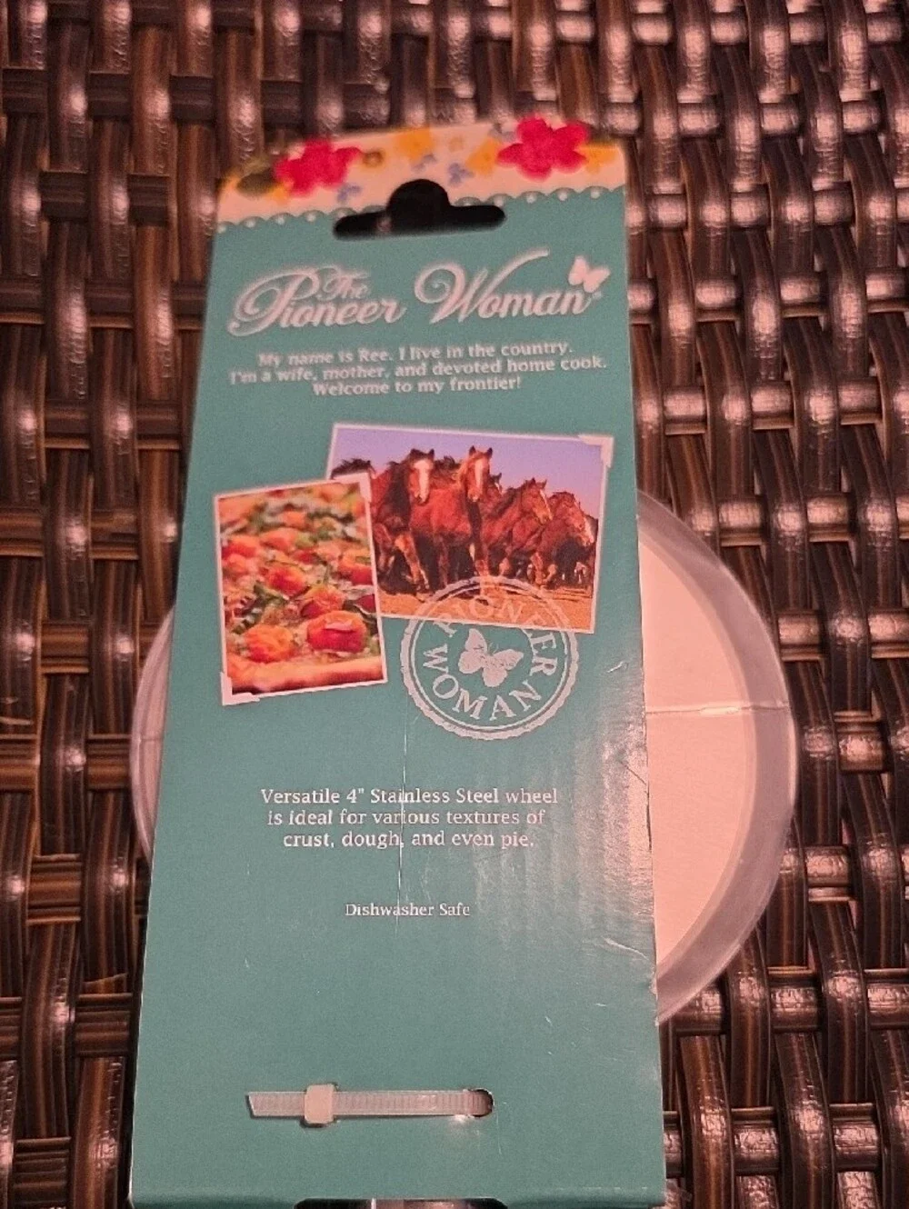 The Pioneer Woman Blue Turquoise Pizza Cutter with Stainless Wheel